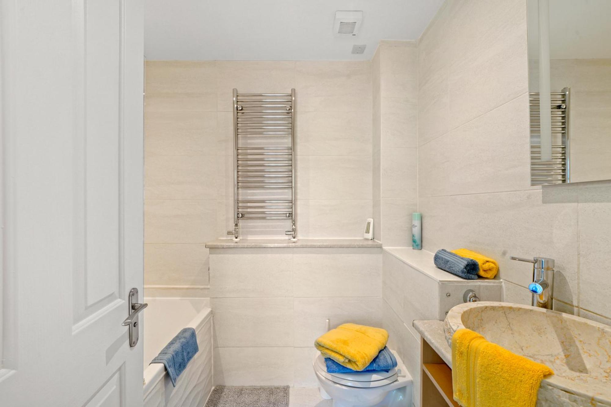 3 Bedroom Mews Home - Clapham Common - Free Private Parking - Sleeps 5 - Newly Refurbished - Sweetpea & Pillow Properties 伦敦 外观 照片