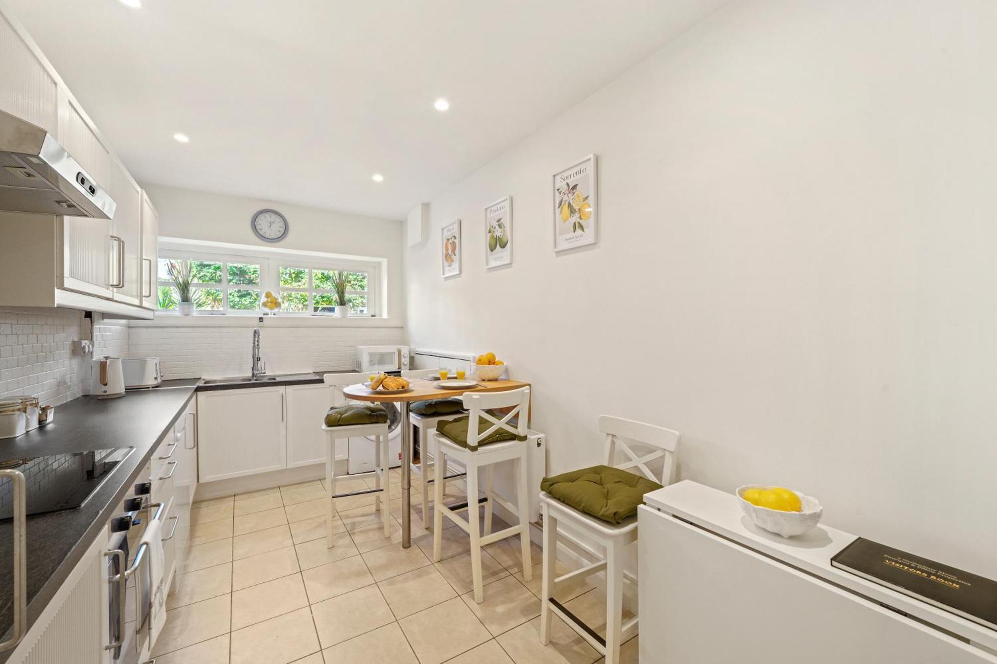 3 Bedroom Mews Home - Clapham Common - Free Private Parking - Sleeps 5 - Newly Refurbished - Sweetpea & Pillow Properties 伦敦 外观 照片