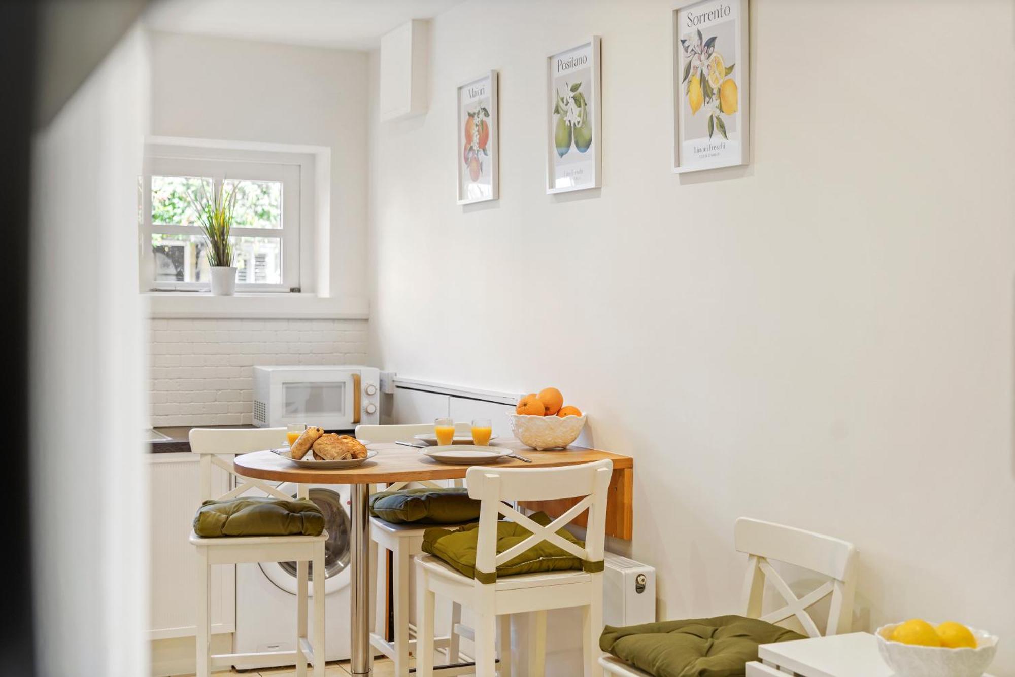 3 Bedroom Mews Home - Clapham Common - Free Private Parking - Sleeps 5 - Newly Refurbished - Sweetpea & Pillow Properties 伦敦 外观 照片