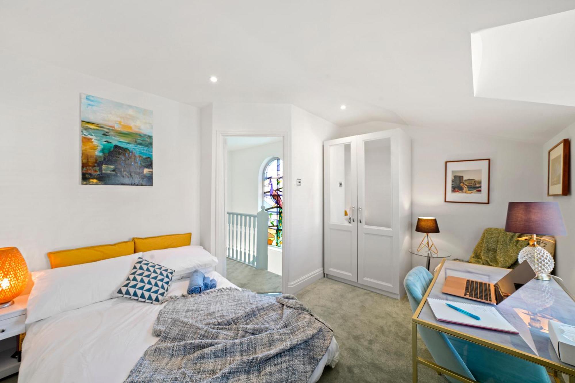 3 Bedroom Mews Home - Clapham Common - Free Private Parking - Sleeps 5 - Newly Refurbished - Sweetpea & Pillow Properties 伦敦 外观 照片