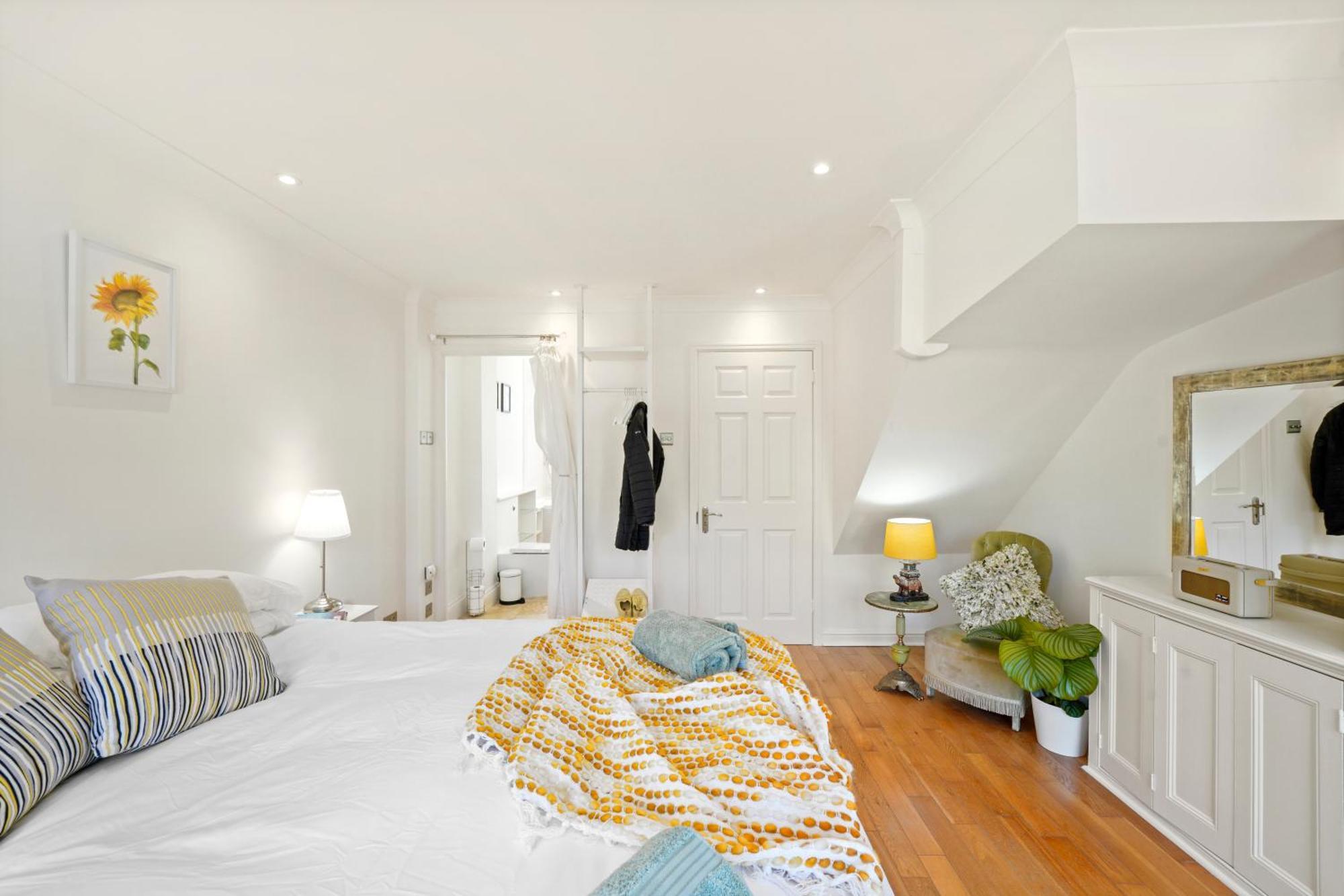 3 Bedroom Mews Home - Clapham Common - Free Private Parking - Sleeps 5 - Newly Refurbished - Sweetpea & Pillow Properties 伦敦 外观 照片
